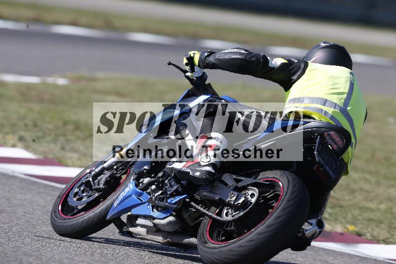 /Archiv-2025/49 26.08.2025 Cornu Master School ADR/blau-bleu/0-4